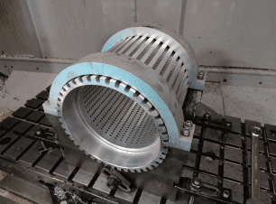 Figure 3 Improved front horizontal boring clamping method